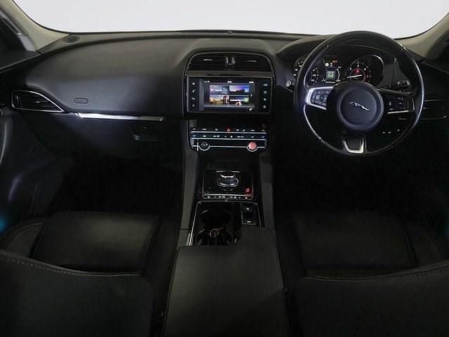 Second-hand Jaguar F-Pace Prestige 180 CP (132 kW) 2018 Negru SUV