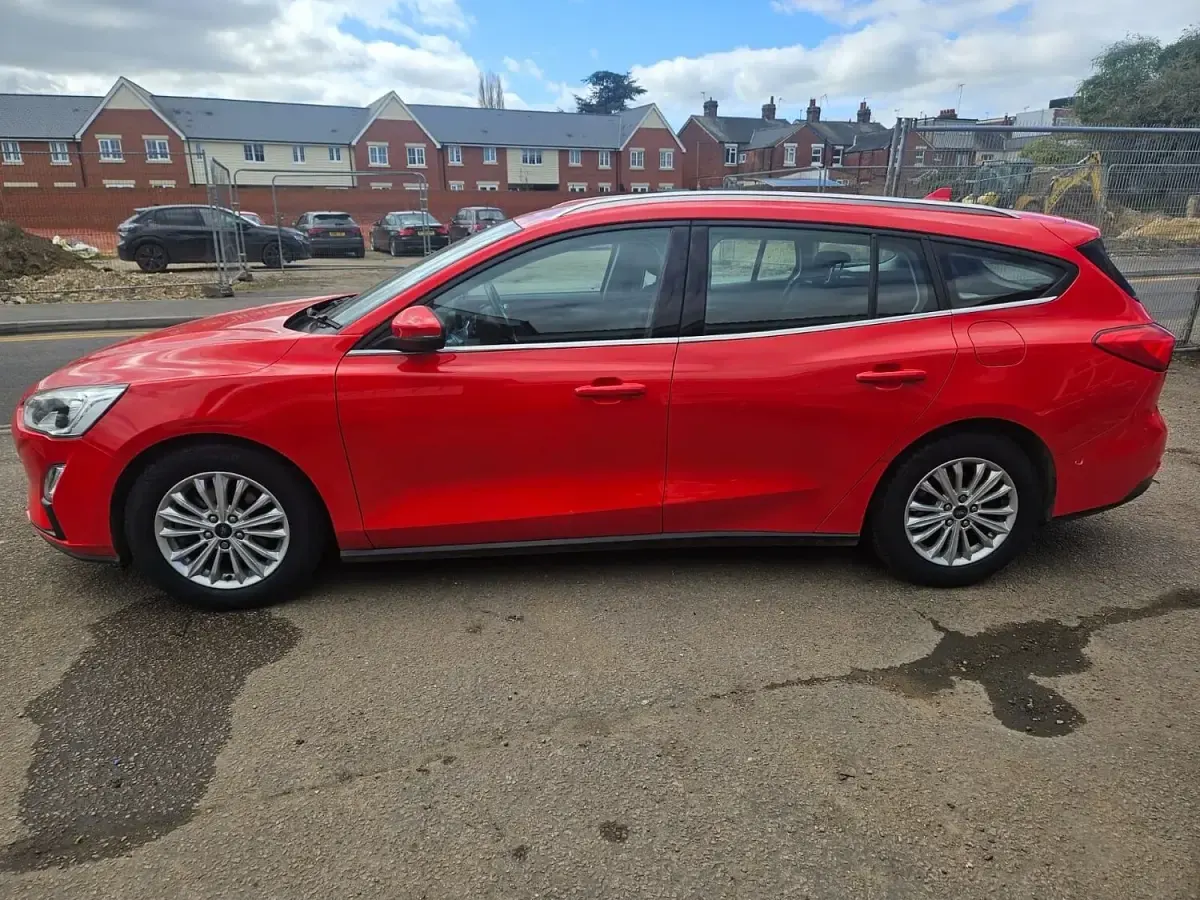 Used Ford Focus Titanium 125 HP (91 kW) 2019 Red Estate