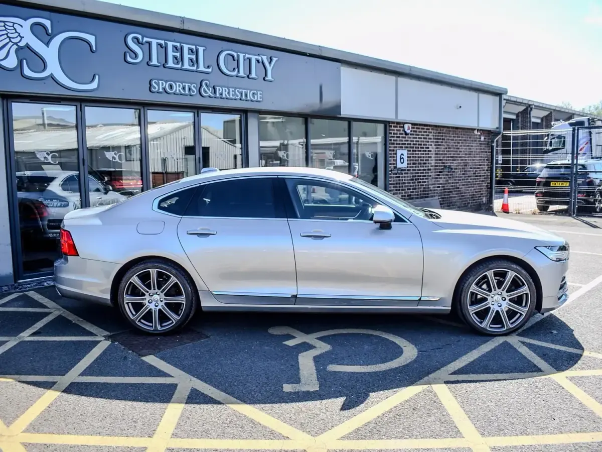 Usado Volvo S90 Inscription 190 HP (139 kW) 2017 Prateado Sedan