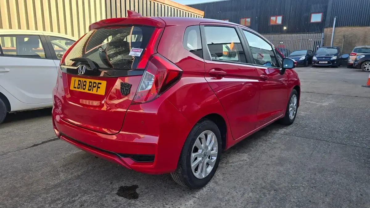Used Honda Jazz SE 102 HP (75 kW) 2018 Red Hatchback