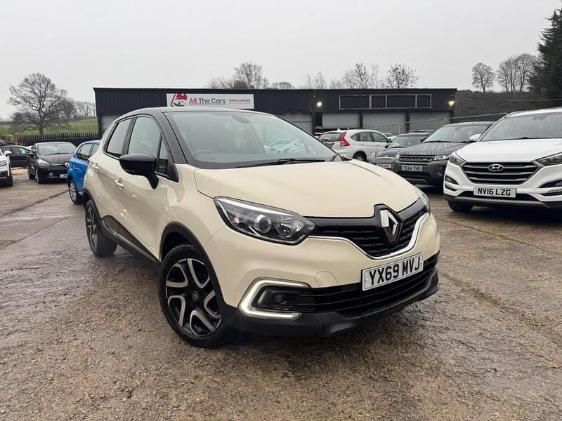 Used Renault Captur Iconic 90 HP (66 kW) 2019 Cream/black SUV