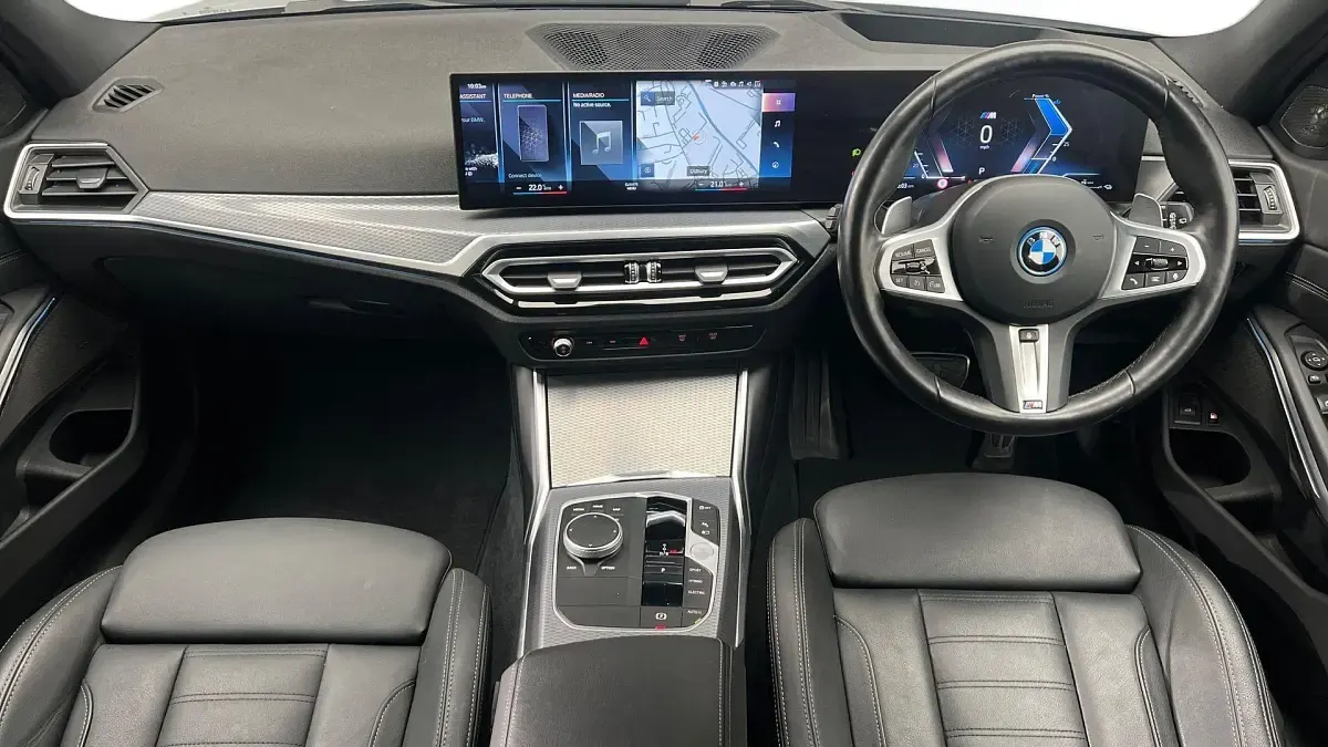 Begagnad BMW 330e M Sport 288 HK (211 kW) 2024 Grå Kombi