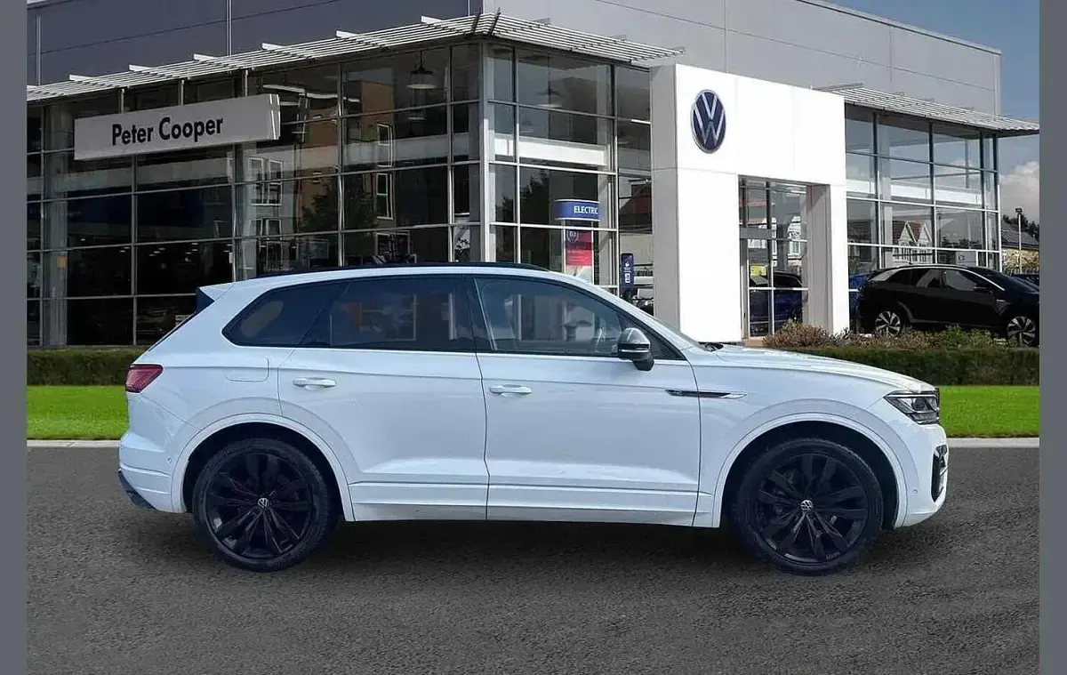 Używany VW Touareg Black Edition 286 KM (210 kW) 2023 Biały SUV