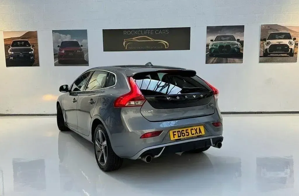 Used Volvo V40 R-Design 120 HP (88 kW) 2015 Grey Hatchback