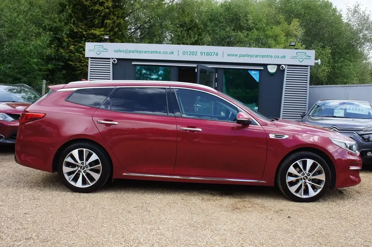 Used Kia Optima 141 HP (103 kW) 2017 Red Estate