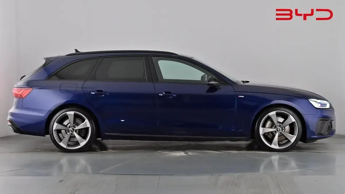 Used Audi A4 Black Edition 265 HP (194 kW) 2022 Navarra blue Estate