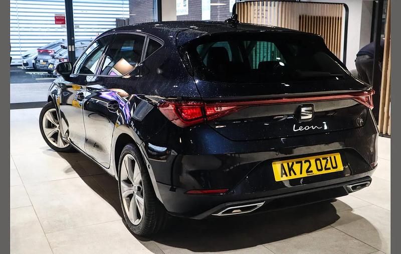 Used Seat Leon FR 147 HP (108 kW) 2022 Blue Hatchback