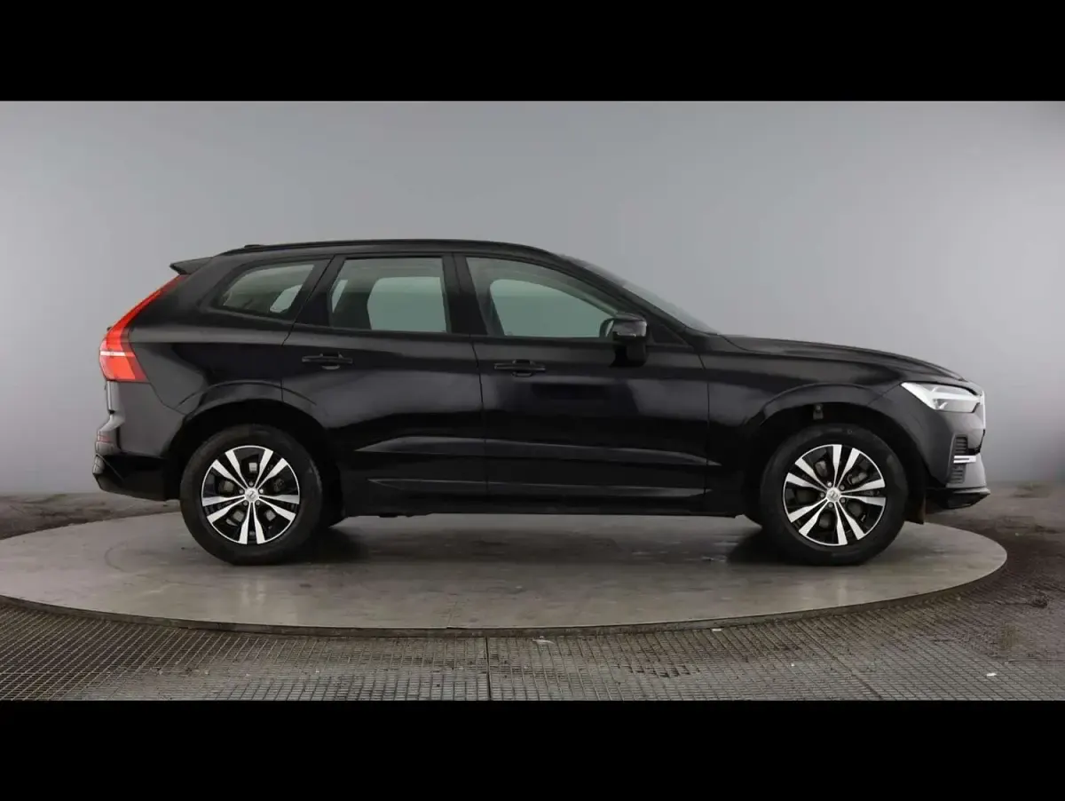 Used Volvo XC60 Core 250 HP (183 kW) 2023 Black SUV