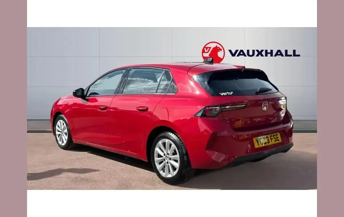 Used Vauxhall Astra Design Edition 128 HP (94 kW) 2023 Red Hatchback
