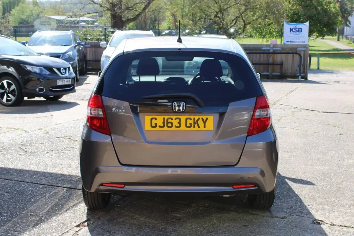 Second-hand Honda Jazz ES 2013 Maro Hatchback