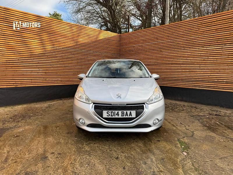 Used Peugeot 208 Active 68 HP (50 kW) 2014 Silver Hatchback