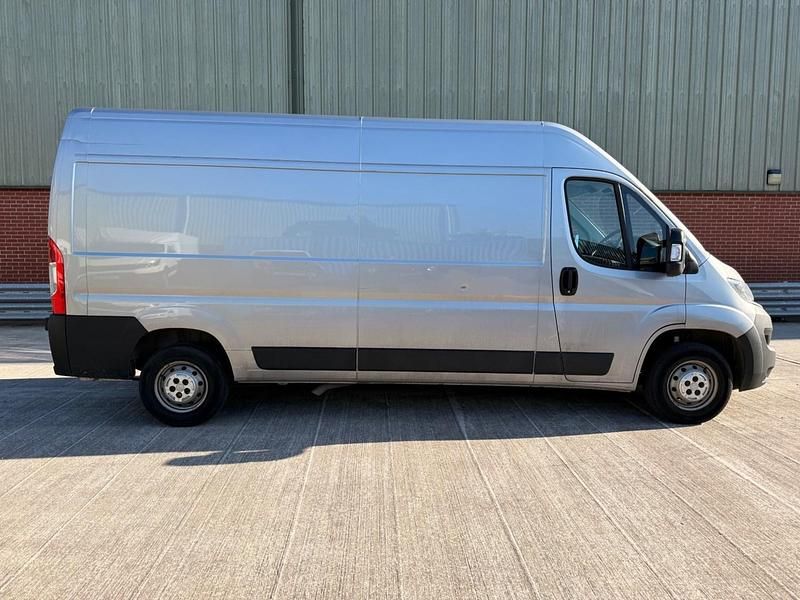 Used Citroën Relay 140 HP (102 kW) 2023 Grey Van