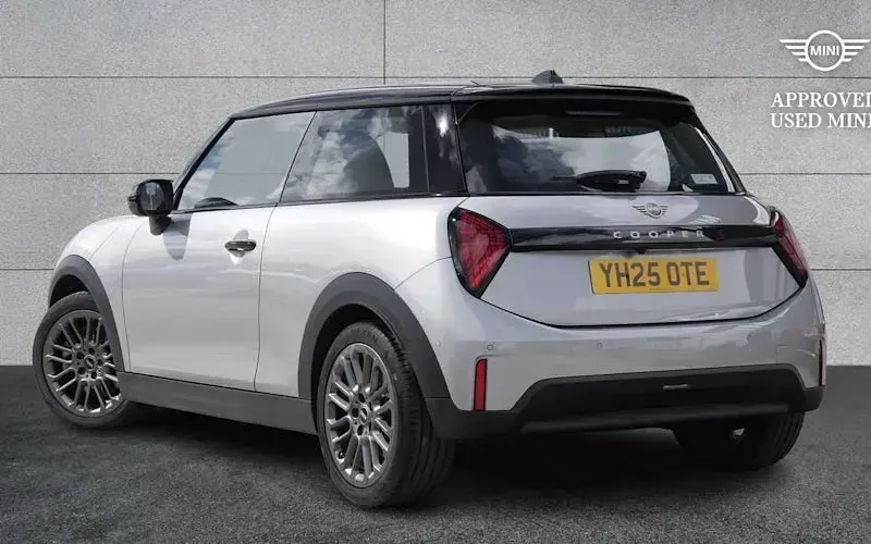Used Mini Cooper Classic 150 kW (204 HP) 2026 Hatchback