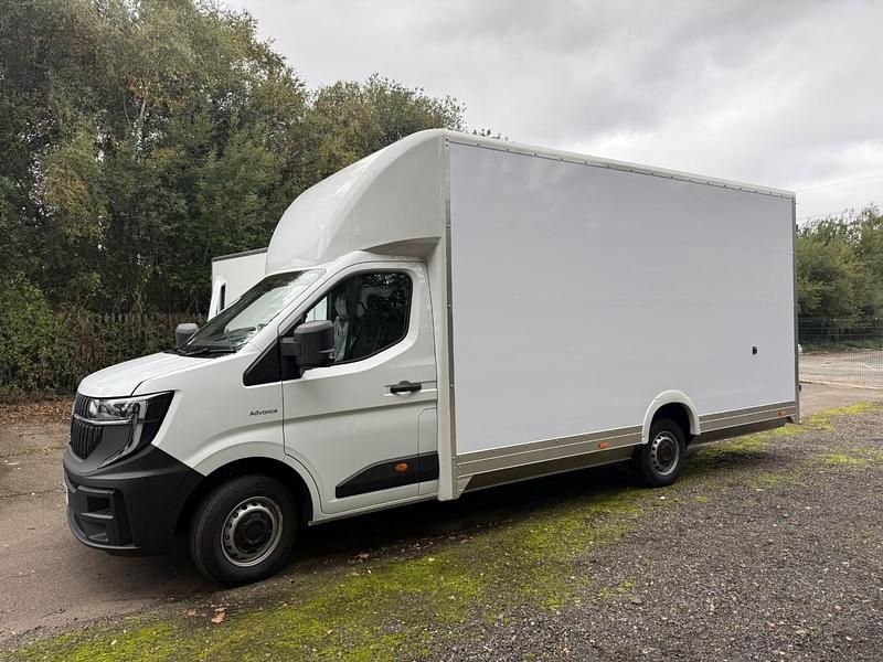New Renault Master Business 2025 White Van