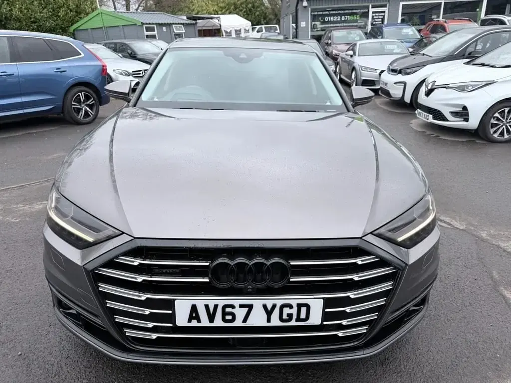 Usado Audi A8 Advanced 262 HP (192 kW) 2017 Cinzento Sedan