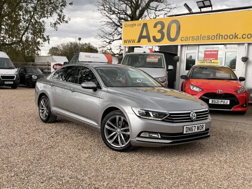 Usado VW Passat Business 150 HP (110 kW) 2017 Prateado Sedan