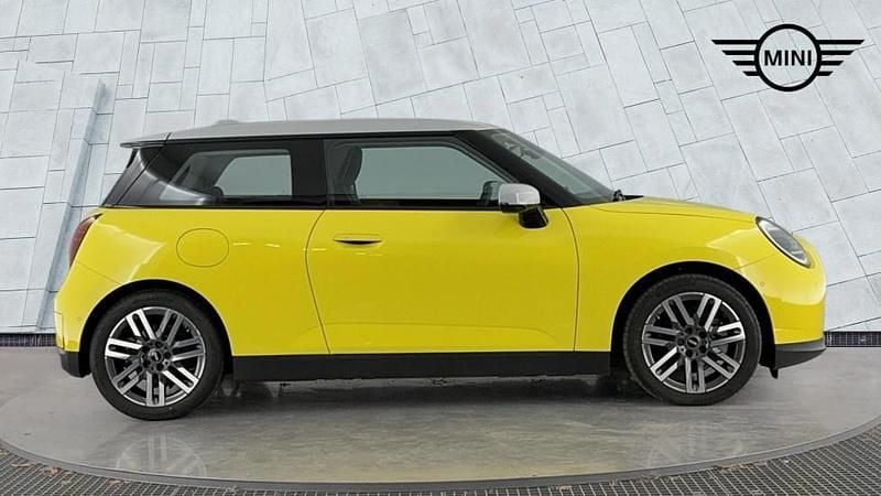 Usado Mini Cooper Hatch 133 kW (181 HP) 2024 Amarelo Citadino