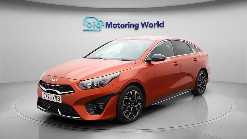 Used Kia ProCeed GT-Line 158 HP (116 kW) 2023 Orange Estate