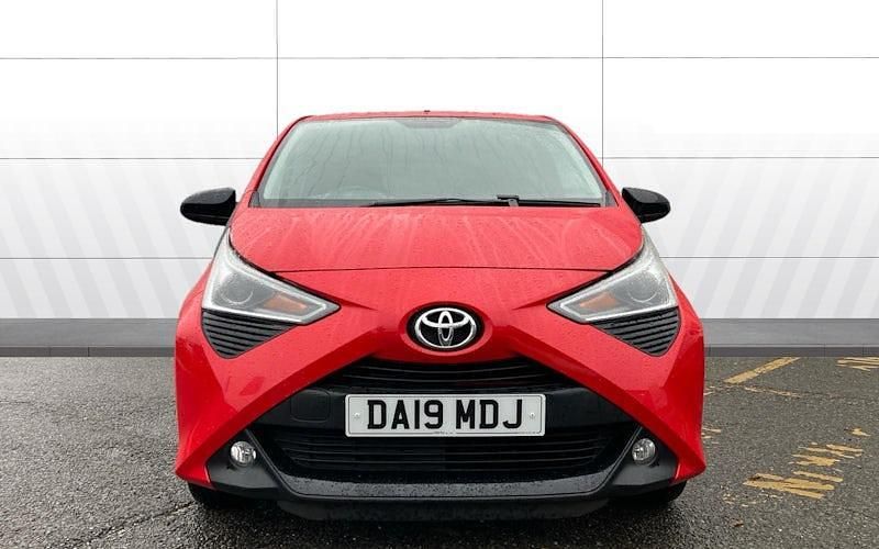 Used Toyota Aygo Trend 72 HP (52 kW) 2019 Red Hatchback