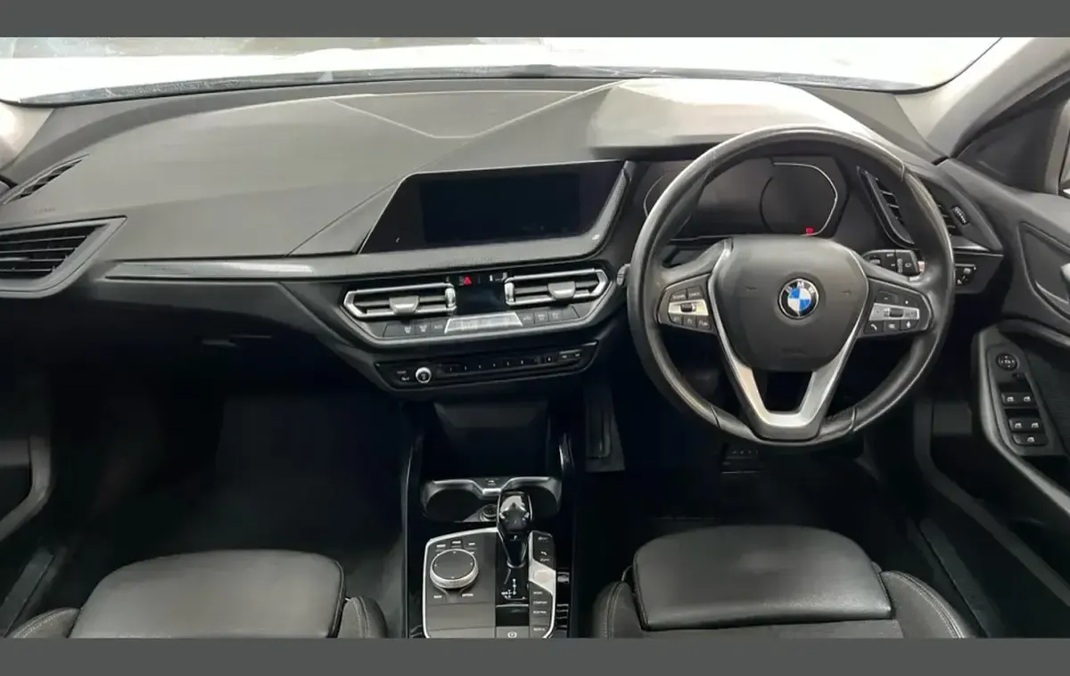 Gebraucht BMW 118 Sport Line 138 PS (101 kW) 2020 Weiß Kleinwagen