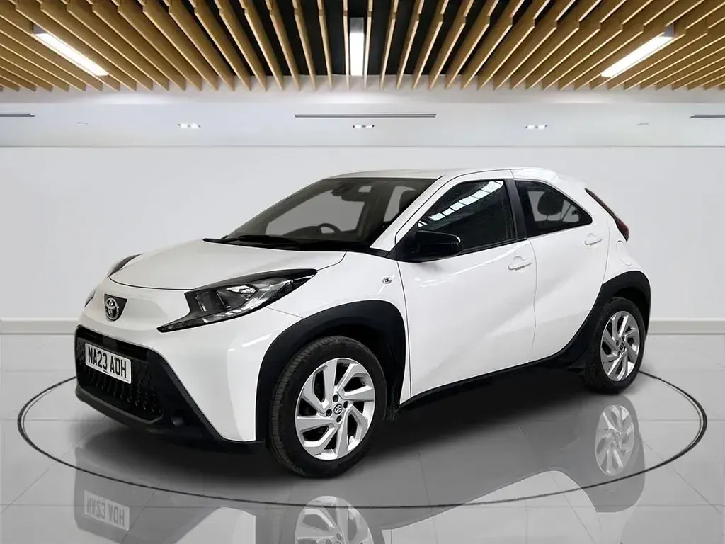 Used Toyota Aygo X PURE 72 HP (52 kW) 2023 White SUV