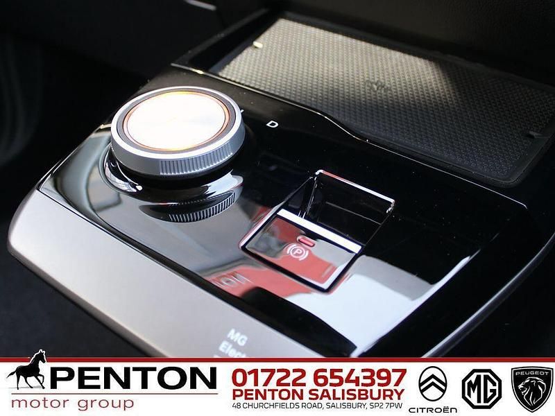 Used MG MG4 EV Trophy 63 kW (87 HP) 2025 White Hatchback