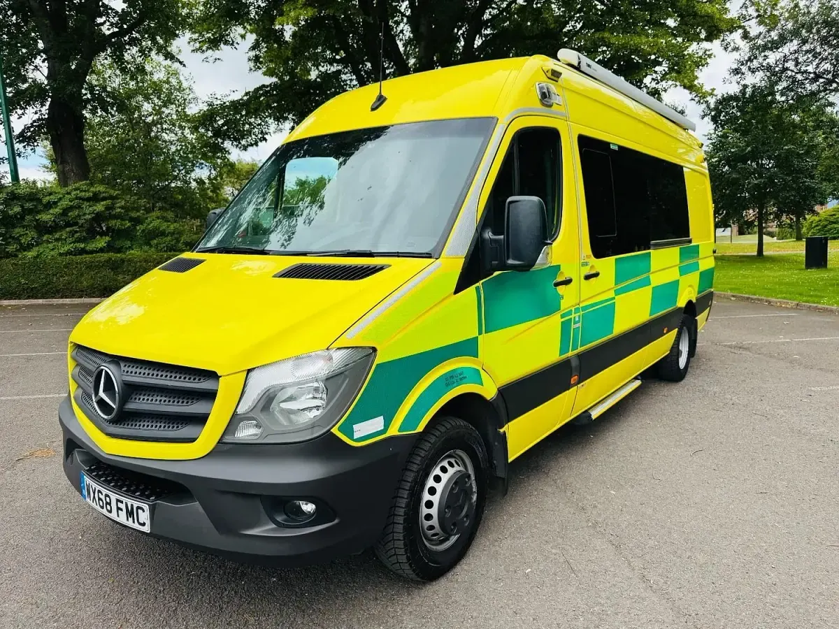 Used Mercedes Sprinter 190 HP (139 kW) 2018 Yellow Van
