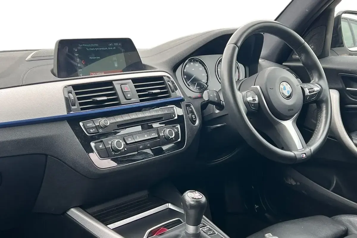 Used BMW 118 M Sport 150 HP (110 kW) 2019 White Hatchback
