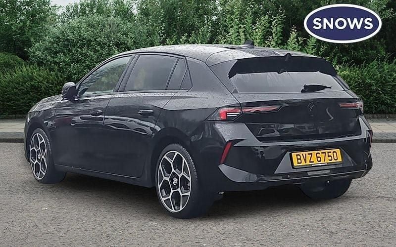 Used Vauxhall Astra Ultimate 131 HP (96 kW) 2024 Black Hatchback