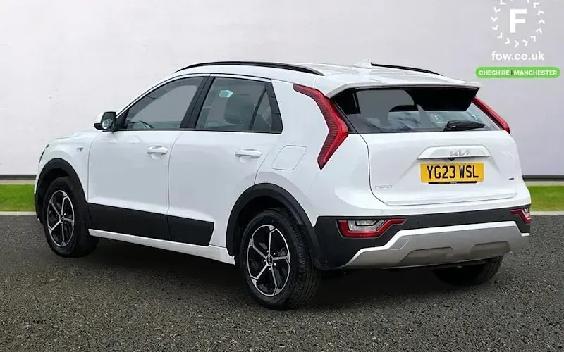 Begagnad Kia Niro 141 HK (103 kW) 2023 Vit SUV