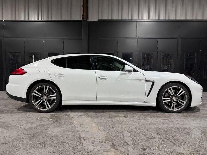 Used Porsche Panamera 250 HP (183 kW) 2013 White Hatchback