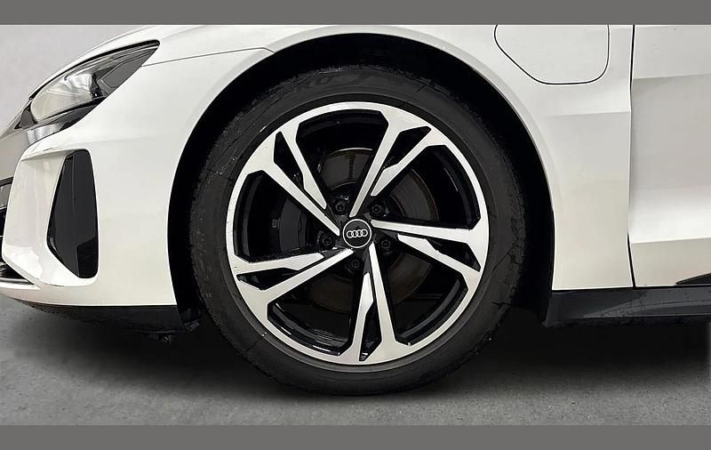 Used Audi e-tron GT quattro Comfort 384 kW (523 HP) 2023 White Sedan