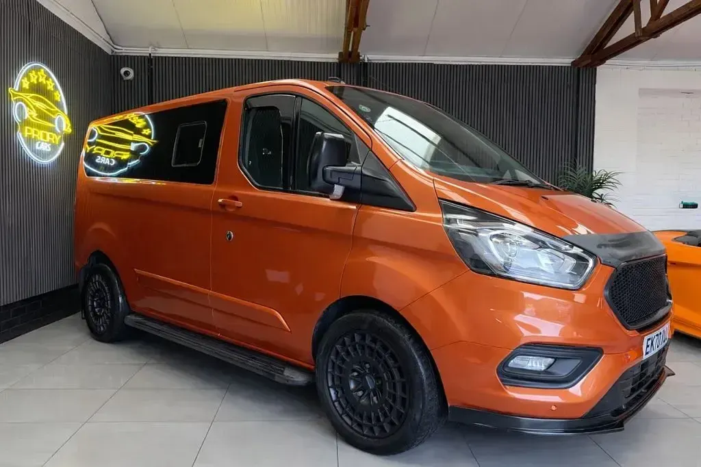 Used Ford Transit Custom Limited 130 HP (95 kW) 2020 Orange Van