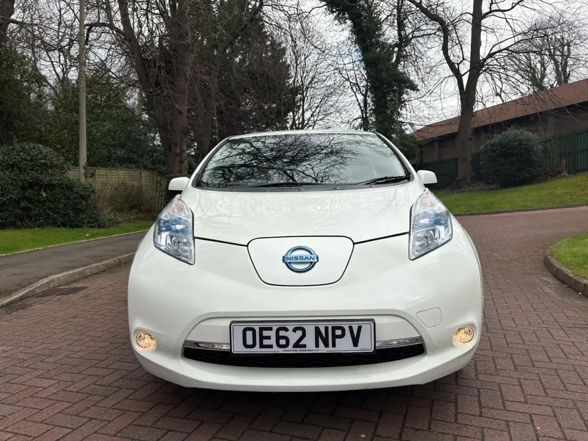 Used Nissan Leaf 80 kW (109 HP) 2013 White Hatchback