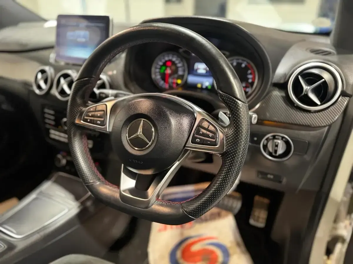 Used Mercedes B180 Premium 122 HP (89 kW) 2015 White Hatchback