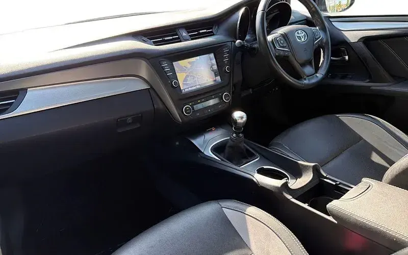 Used Toyota Avensis Business Edition 143 HP (105 kW) 2016 Grey Estate