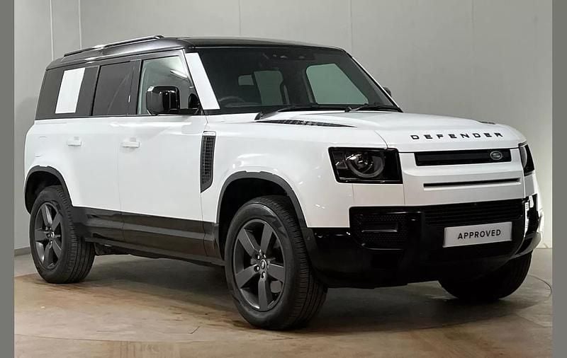 White Used 2024 Land Rover Defender SE Dynamic SUV | £64,500 (Expensive) - Image 1/4