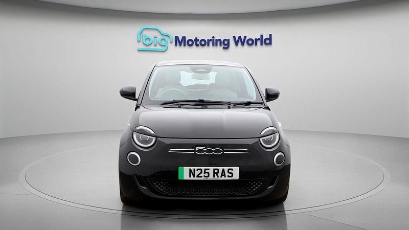 Used Fiat 500e La Prima 86 kW (117 HP) 2023 Black Hatchback