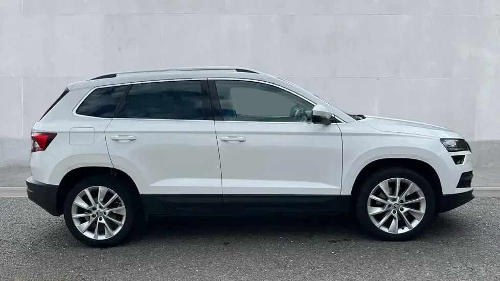 Used Skoda Karoq SE L 116 HP (85 kW) 2018 Candy white SUV