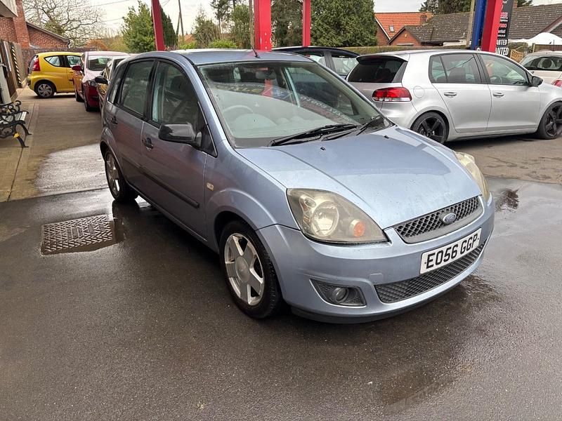 Usado Ford Fiesta Zetec 80 HP (58 kW) 2006 Azul Citadino
