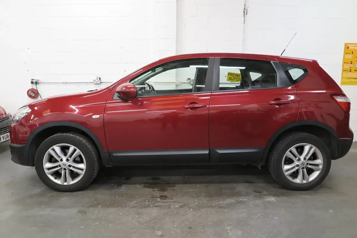 Used Nissan Qashqai Acenta 110 HP (80 kW) 2012 Red SUV