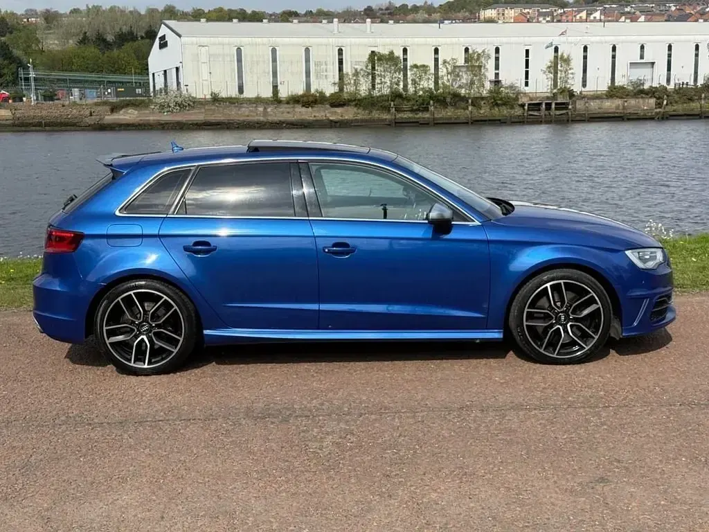Begagnad Audi S3 Sportback 300 HK (220 kW) 2015 Blå Halvkombi