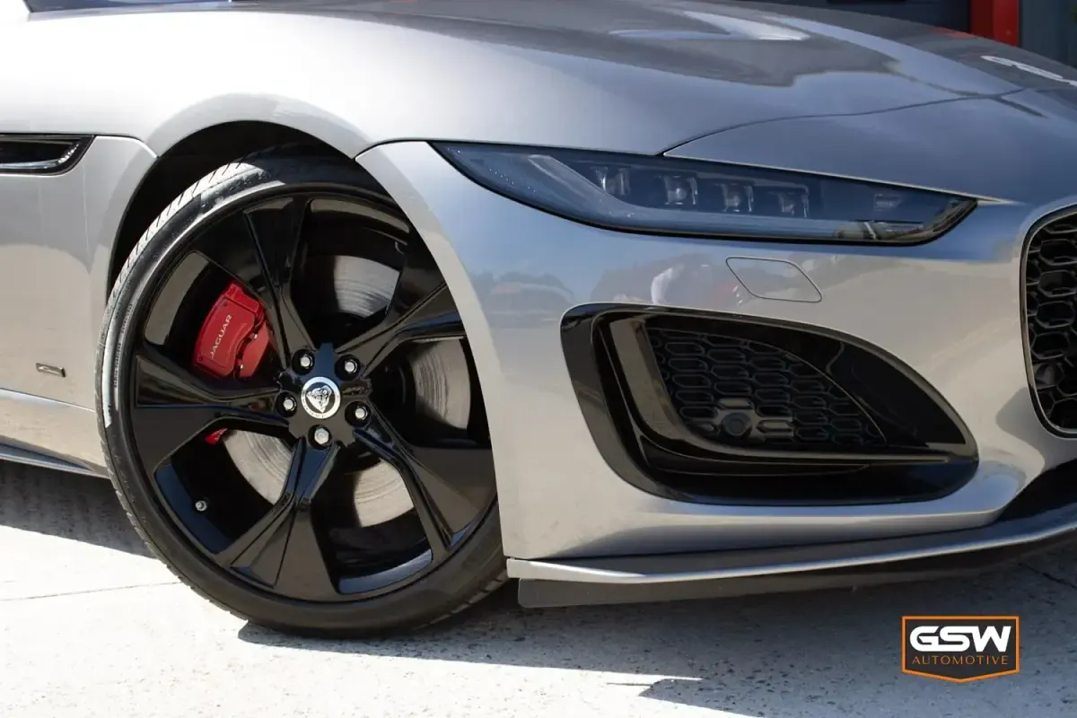 Usado Jaguar F-Type Supercharged 450 HP (330 kW) 2024 Cinzento Cabrios
