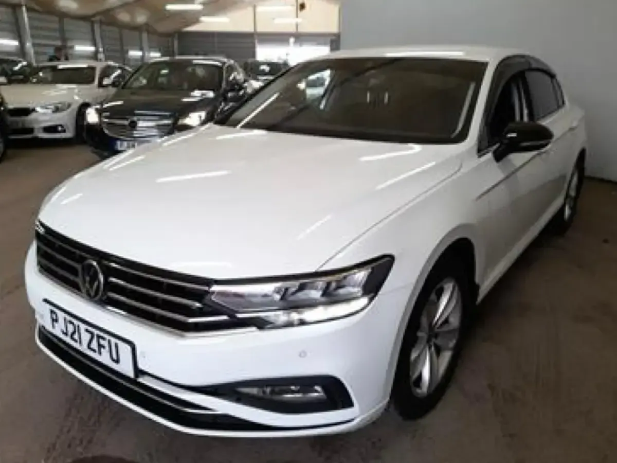 Used VW Passat SE 150 HP (110 kW) 2021 White Sedan