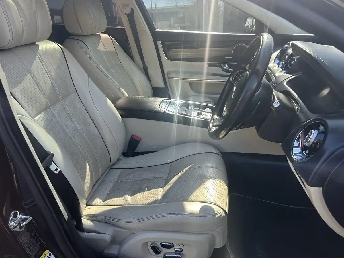 Used Jaguar XJ Portfolio 275 HP (202 kW) 2012 Black Sedan