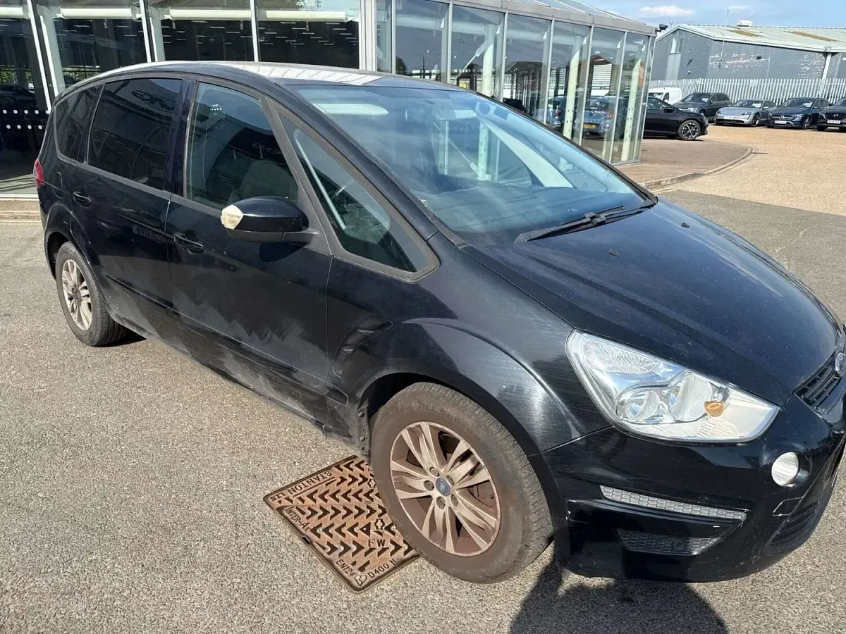 Used Ford S-MAX Zetec 140 HP (102 kW) 2010 Black MPV