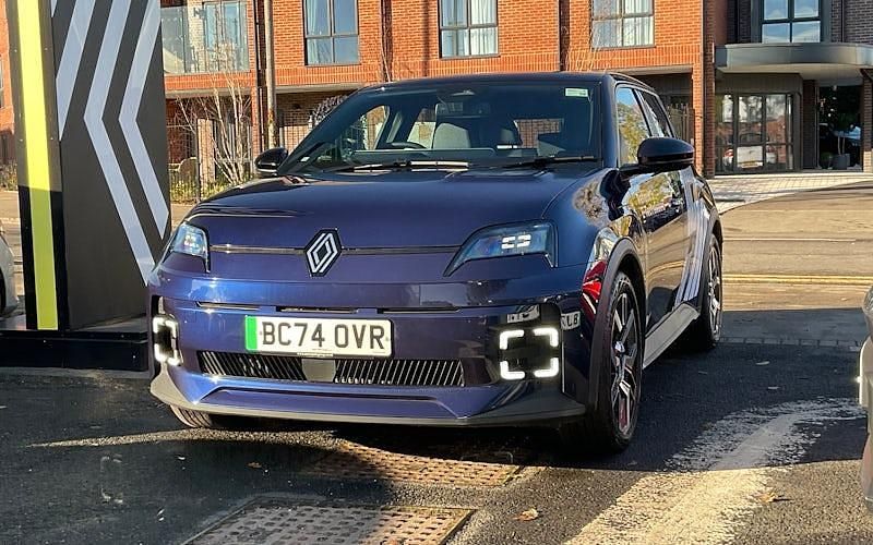 Used Renault 5 E-Tech Komfort 110 kW (150 HP) 2025 Hatchback