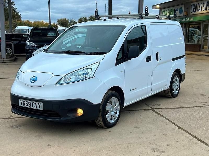 White Used 2019 Nissan e-NV200 Acenta Van | £5,950 (Fair price) - Image 1/4