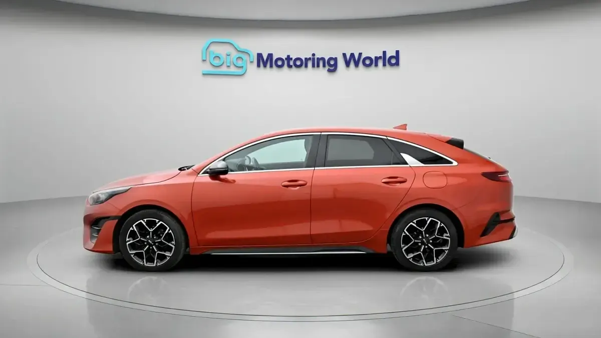 Used Kia ProCeed GT-Line 159 HP (116 kW) 2023 Orange Estate
