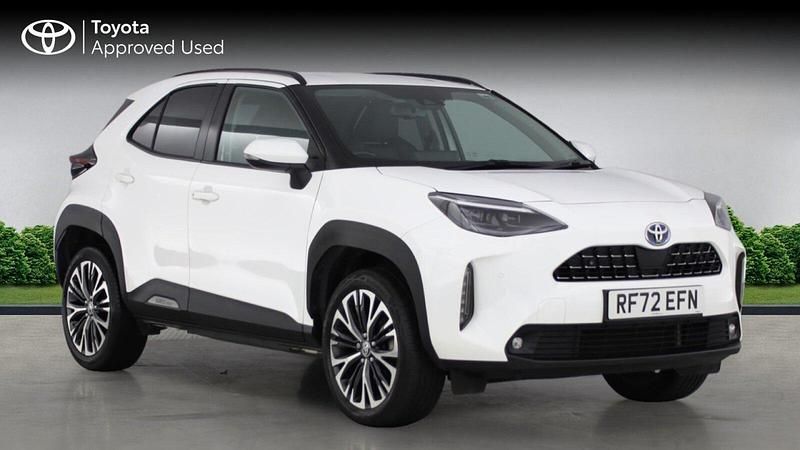 Pure white Used 2023 Toyota Yaris Hybrid SUV | £21,600 (Good price) - Image 1/4
